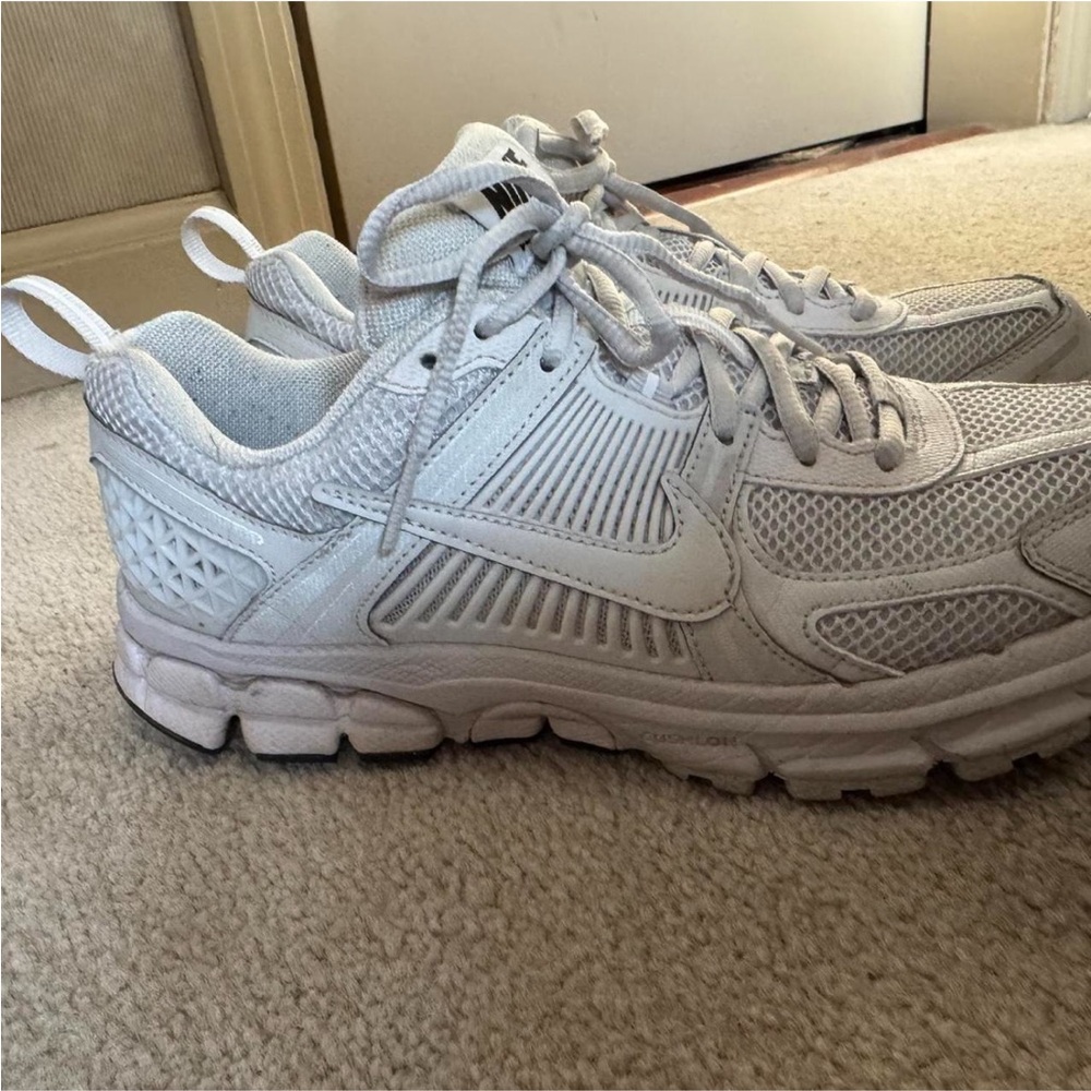 Nike Women's  Vomero 5 gs White Running Shoes